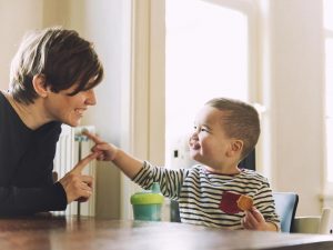 Melatih Anak Bicara Usia 2 Tahun