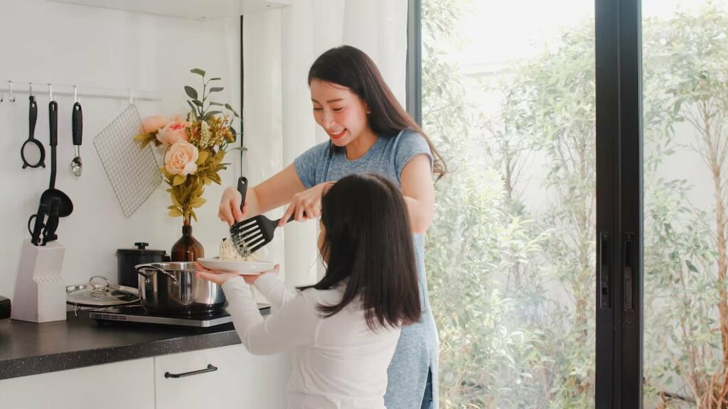 Ajar Anak Lakukan Pekerjaan Rumah Sejak Dini